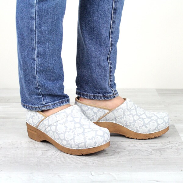 Women's Clog, Embossed leather Upper, Polyurethane Outsole, Grey, Size 5.5-6 M